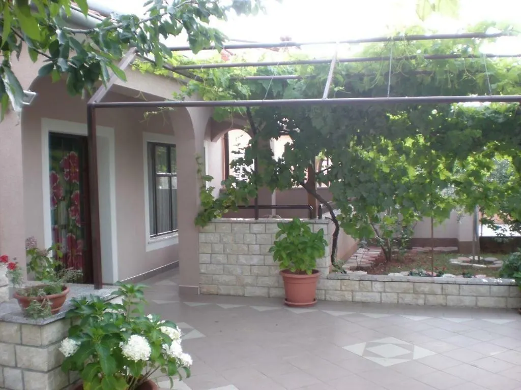 Apartmani Alma Πούλα