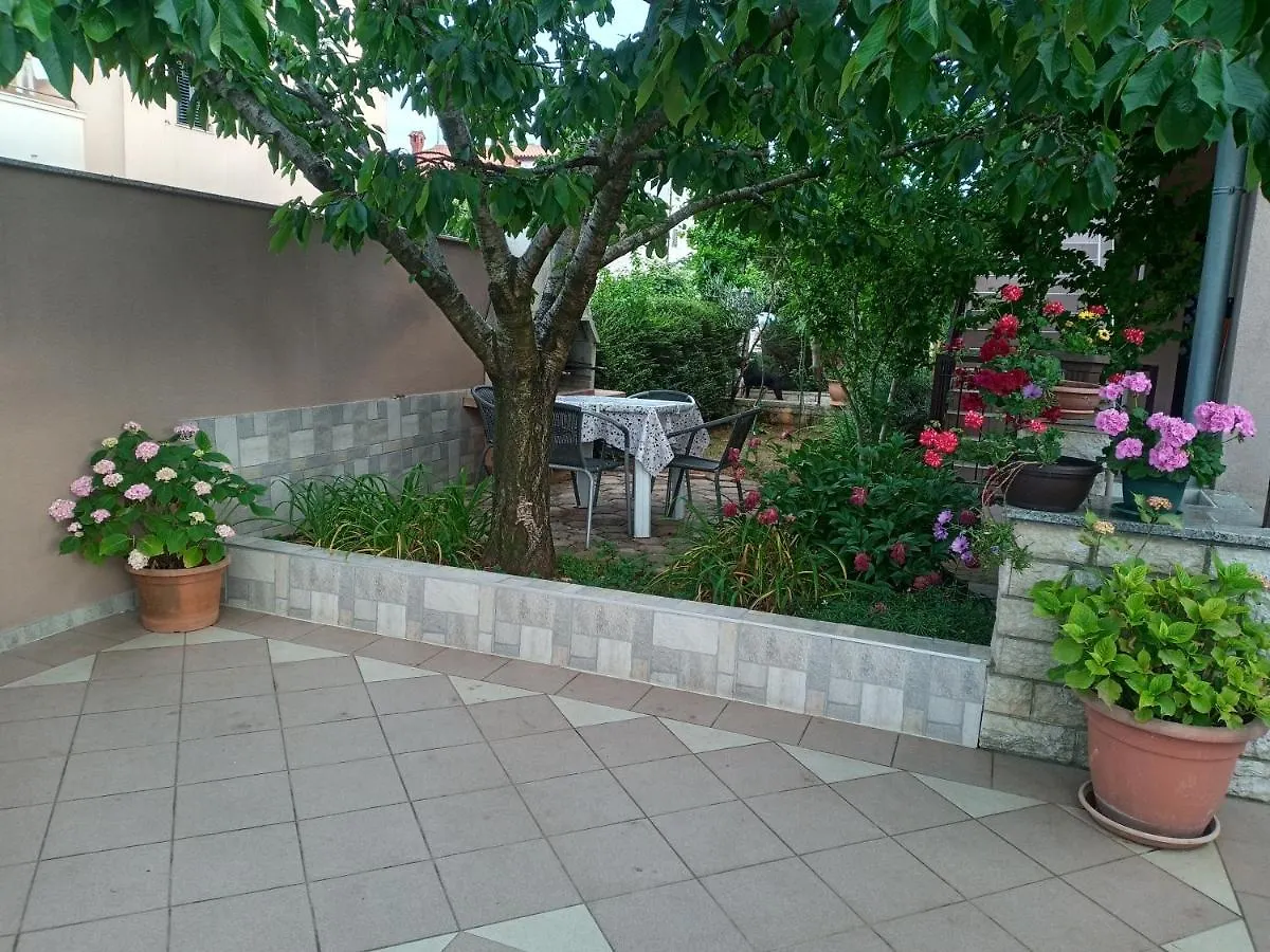 Apartmani Alma Pula 0*,