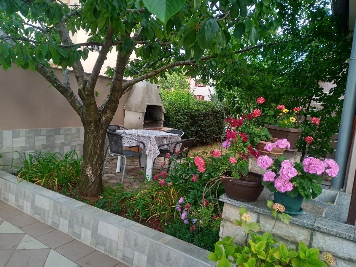 Apartmani Alma Pula 0*,  Croatia