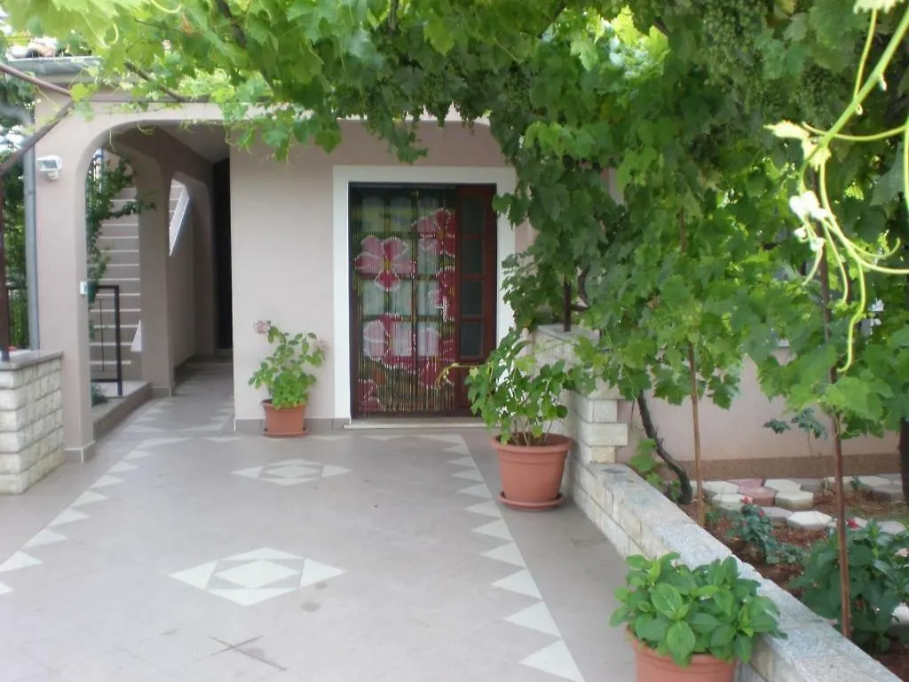 Apartment Apartmani Alma Pula